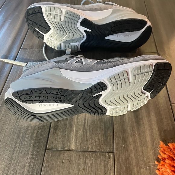 Men’s gray New Balance 990v6 size 13 D - Picture 3 of 6